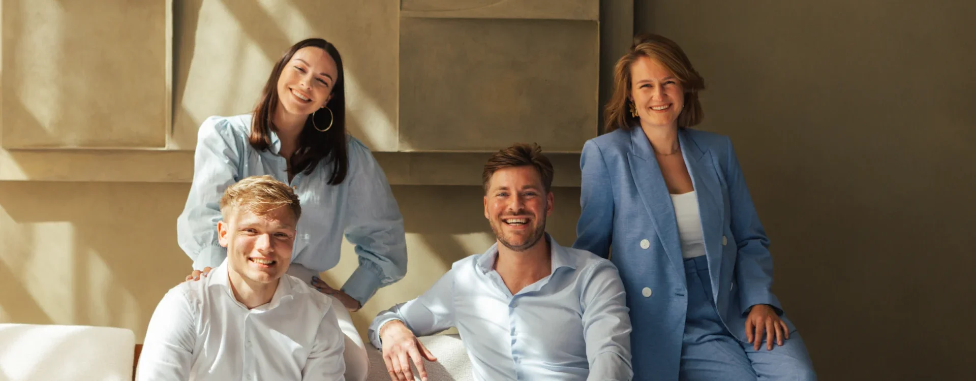 Groepsfoto van het team achter Sterk Staaltje Podcasts