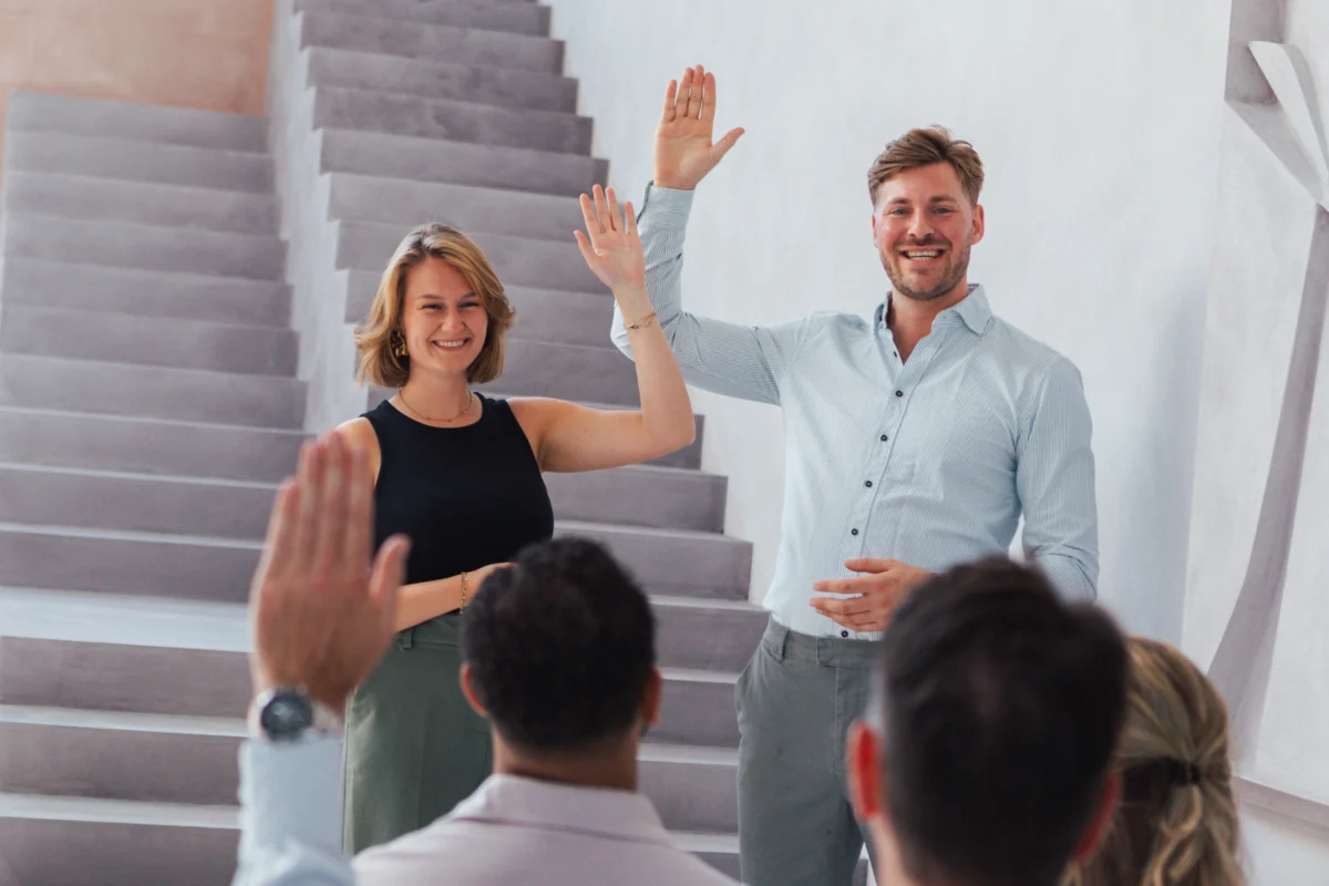 Sophie en Michiel voor de groep