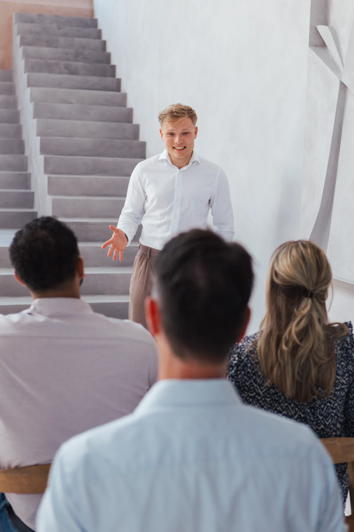 Arjen voor de groep tijdens een sterke training
